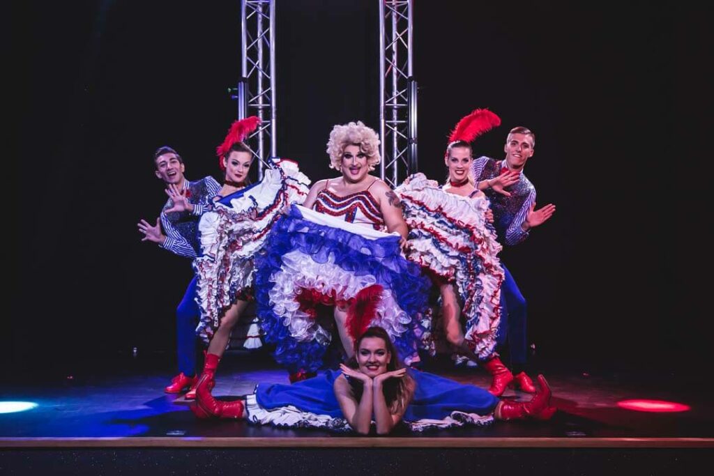 Dîner spectacle au cabaret en Bourgogne