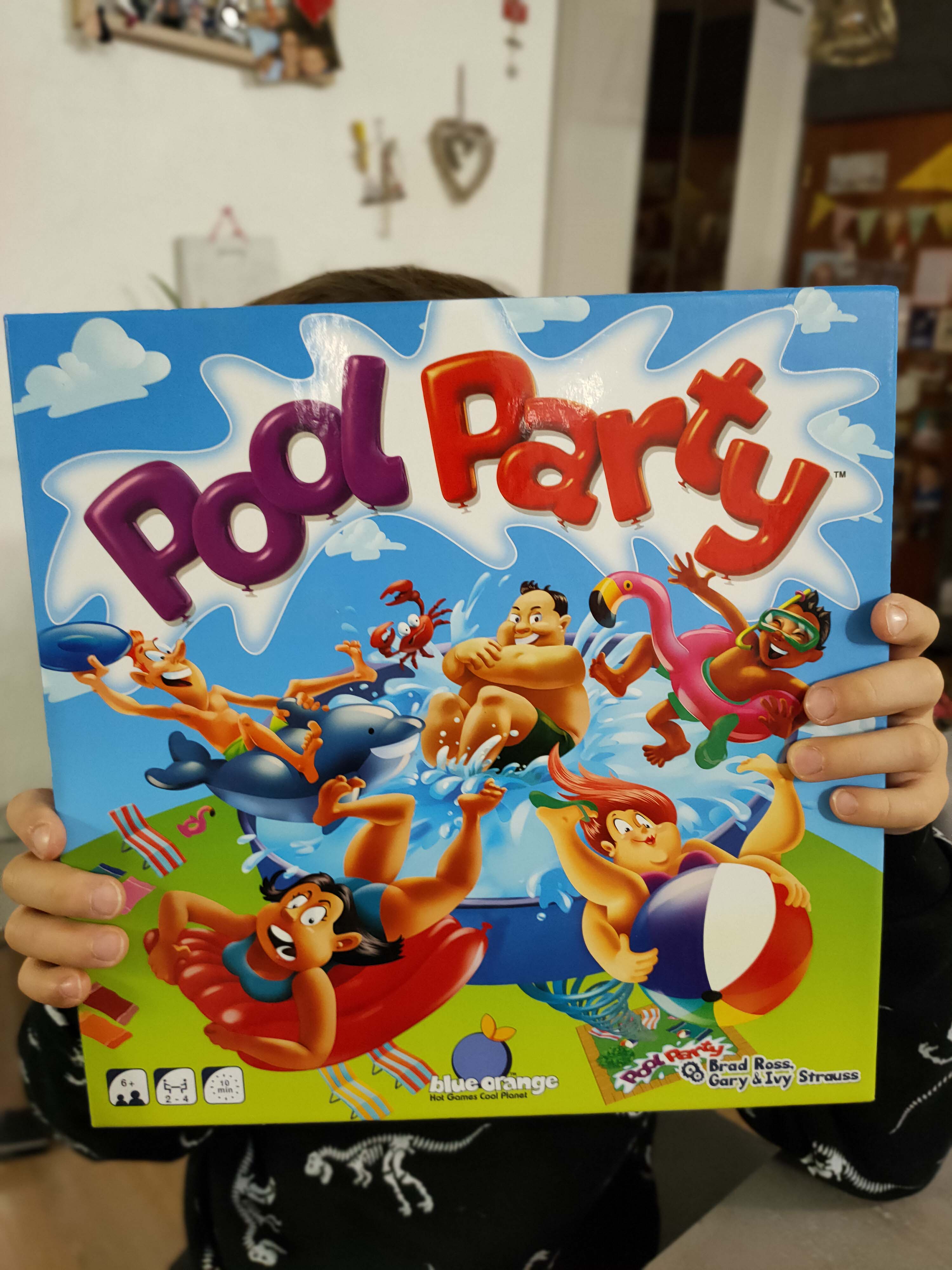 jeux de société en famille _pool party