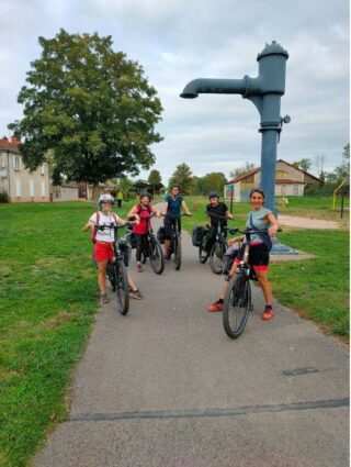 Cyclotourisme débutant entre amies en Bourgogne