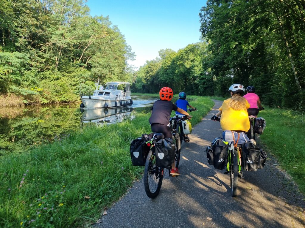 bourgogne à vélo et en bateau en famille