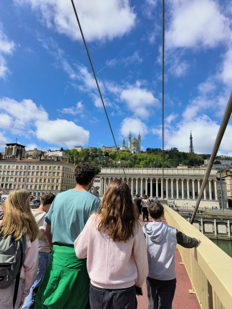 visiter Lyon en famille monter à Fourvière visiter Lyon en famille monter à Fourvière