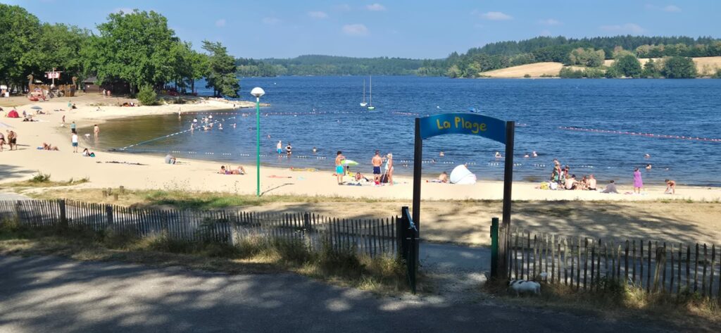plage du lac de Vassivière