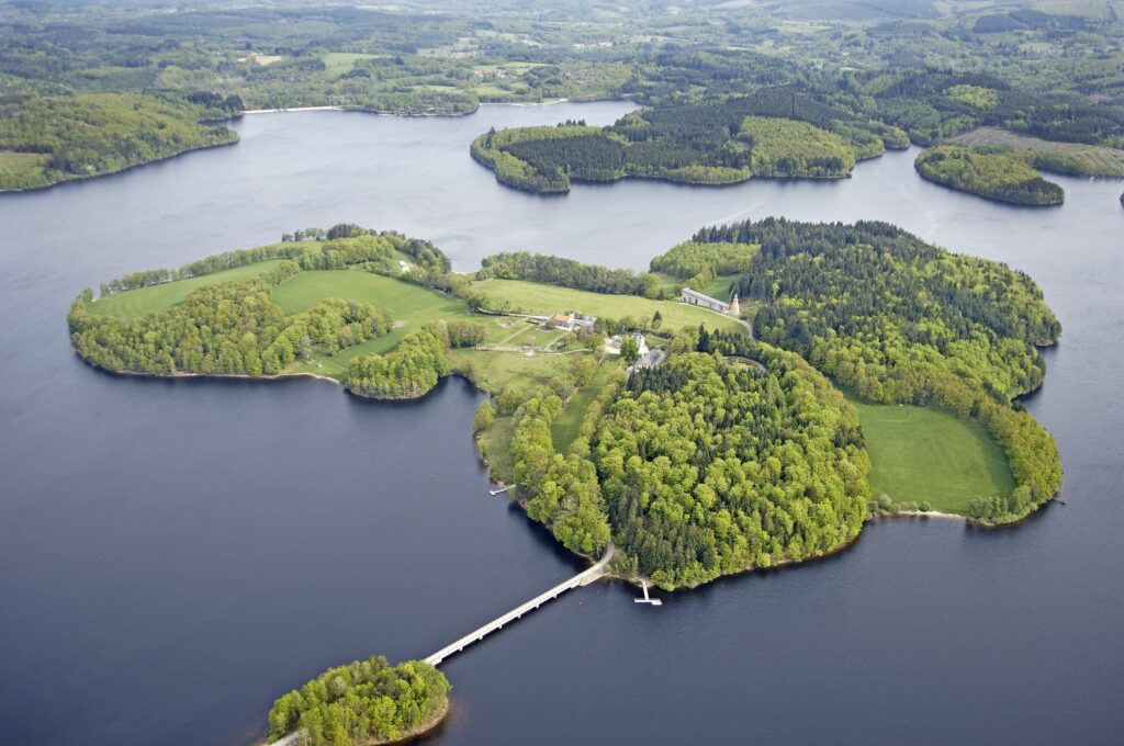 vue du lac de Vassivière